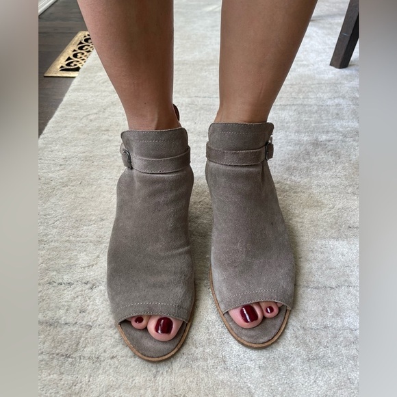 Lucky Brand Women's Baxley Bootie Sandal Suede Cutout Open Toe Heels - Picture 3 of 13